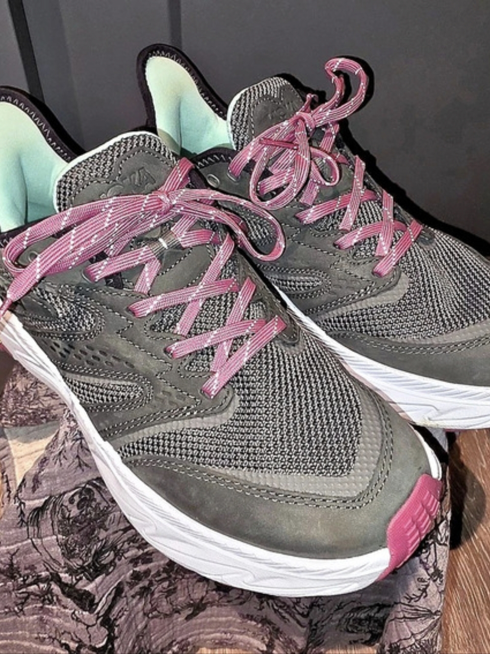 Hoka Anacapa 2 Athletic Shoes Gray & Pink US 9B Like New